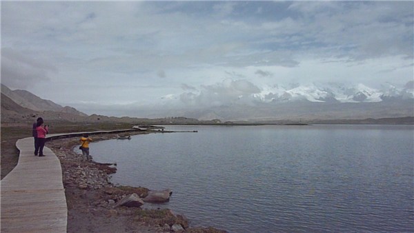 カラクリ湖の景色